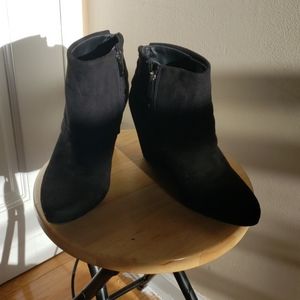 Jessica Simpson Black Suede Wedges